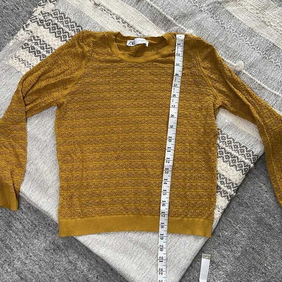 Zara sweater/long sleeve top - Picture 2 of 6